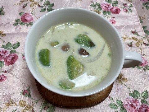 アボカドと新玉ねぎの豆乳スープ